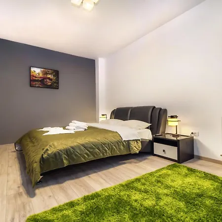 - Located By The Forest, Near Afi Mall, And Moments Away From The Old Town * Brasov
