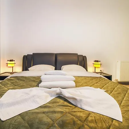 - Located By The Forest, Near Afi Mall, And Moments Away From The Old Town Apartment Brasov