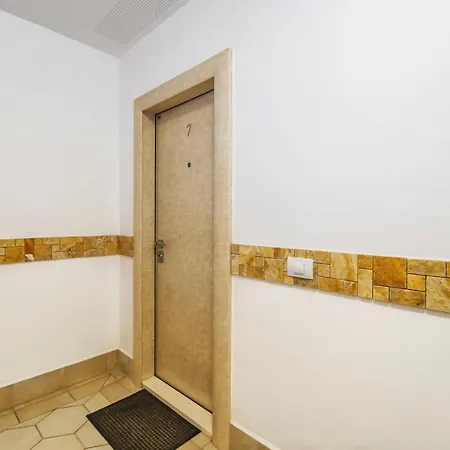 - Located By The Forest, Near Afi Mall, And Moments Away From The Old Town Apartment *
