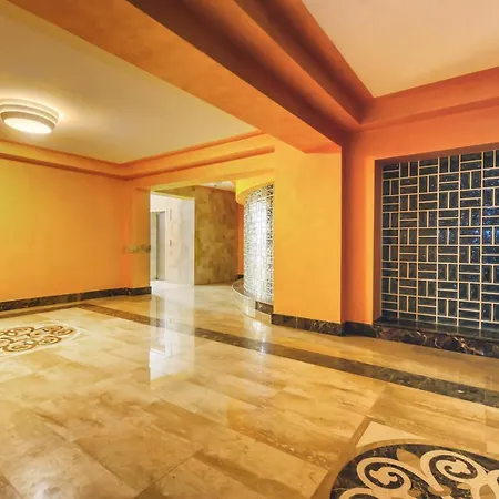 - Located By The Forest, Near Afi Mall, And Moments Away From The Old Town Brasov
