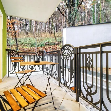 - Located By The Forest, Near Afi Mall, And Moments Away From The Old Town Apartment *