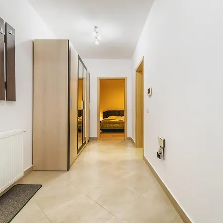 - Located By The Forest, Near Afi Mall, And Moments Away From The Old Town * Brasov