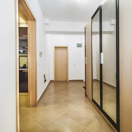 - Located By The Forest, Near Afi Mall, And Moments Away From The Old Town * Brasov