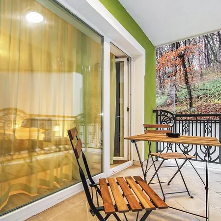 Apartment - Located By The Forest, Near Afi Mall, And Moments Away From The Old Town Brasov